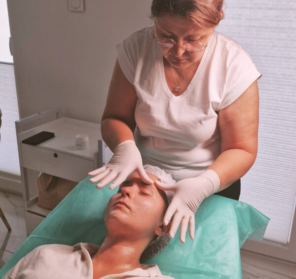 SQT Biomicroneedling – Case Study Jak jeden zabieg zmienił skórę mojej klientki - Gabinet Zdrowej Skóry - Alicja Rytel - Warszawa (1)-min